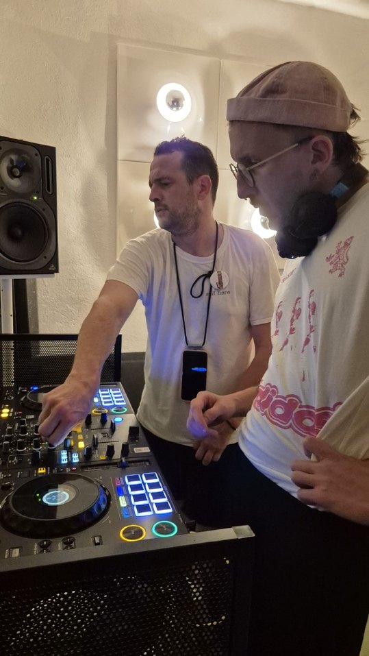 Dizzy und jotse – Im Studio beim DJ-Coaching