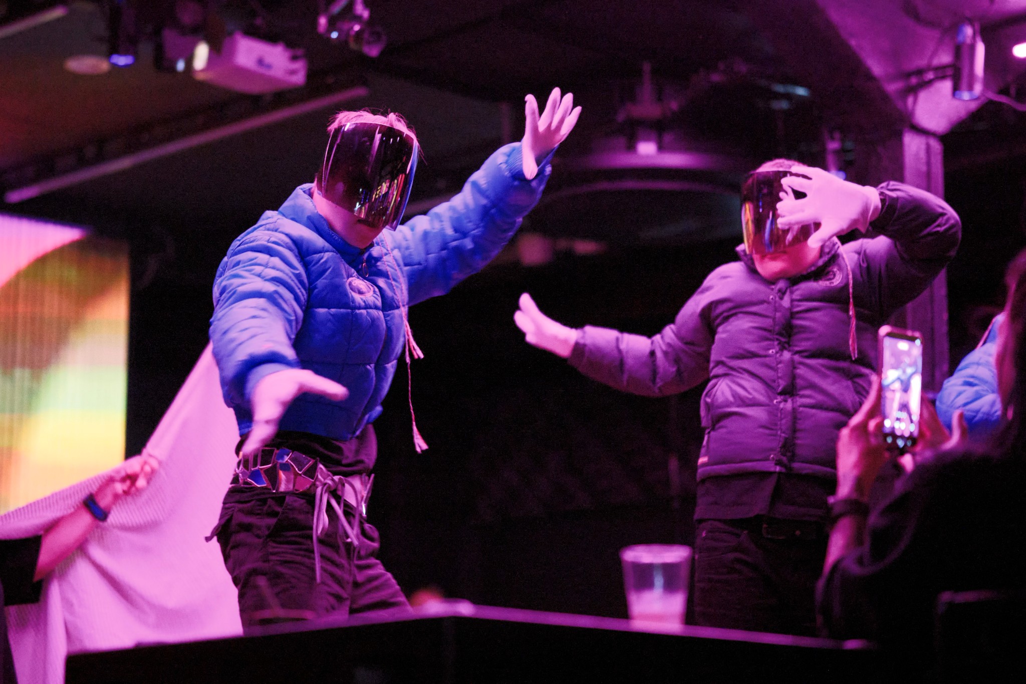 Inclusions Dance Crew – Performance im Club mit inklusiver Tanzgruppe