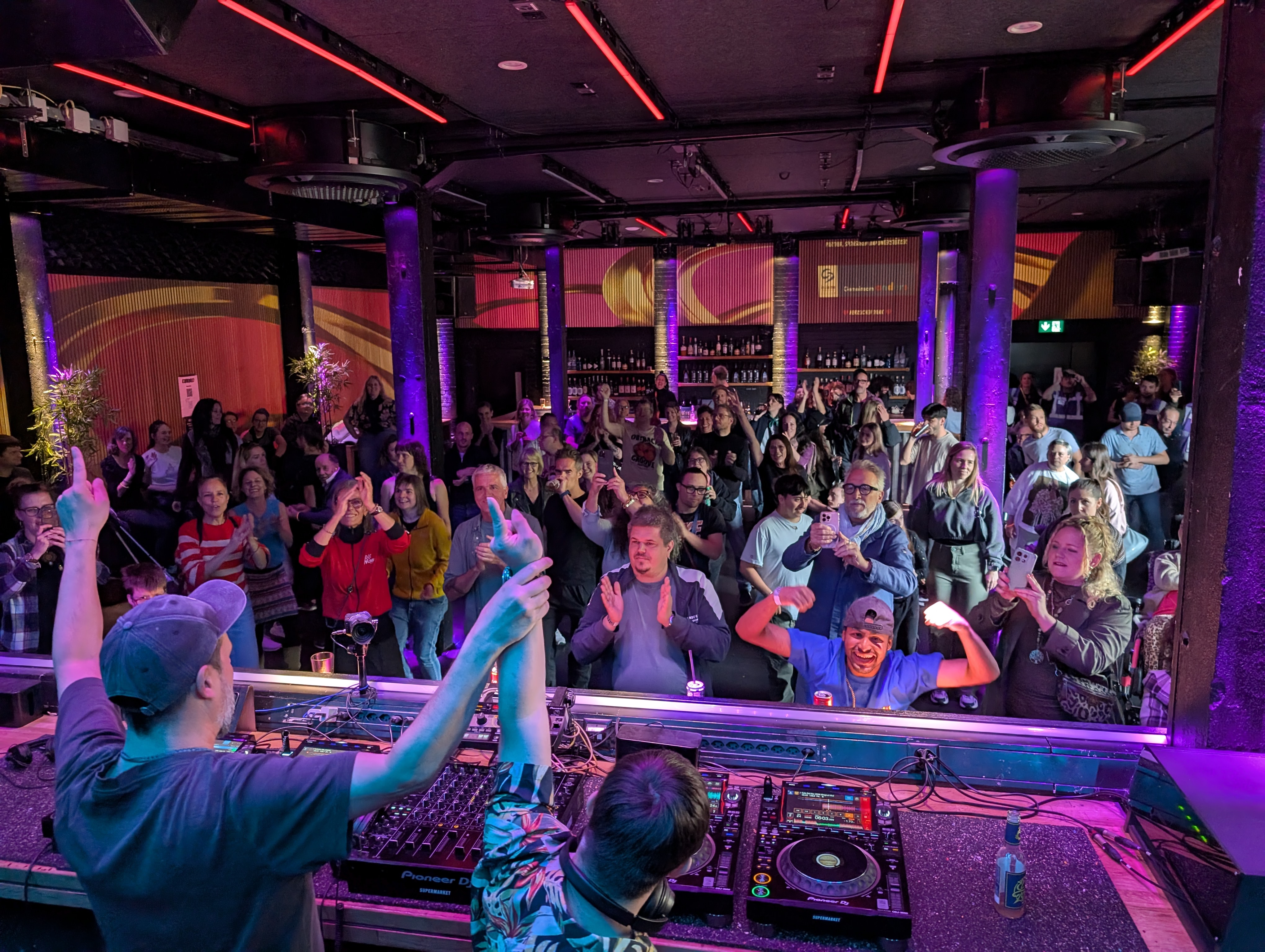 INCLUSIONS 1. Edition - Event Moment im Supermarket Zürich mit Menschen mit und ohne Beeinträchtigung