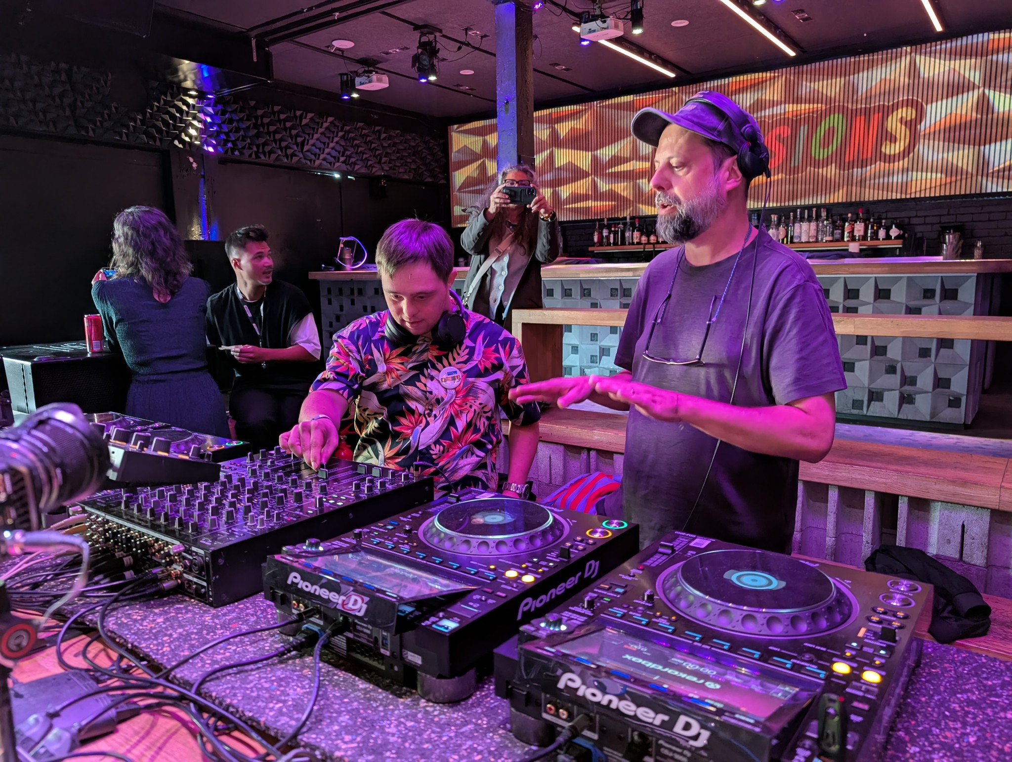 Samy Jackson & DJ Bächli - Inklusives DJ-Pairing für das INCLUSIONS Event