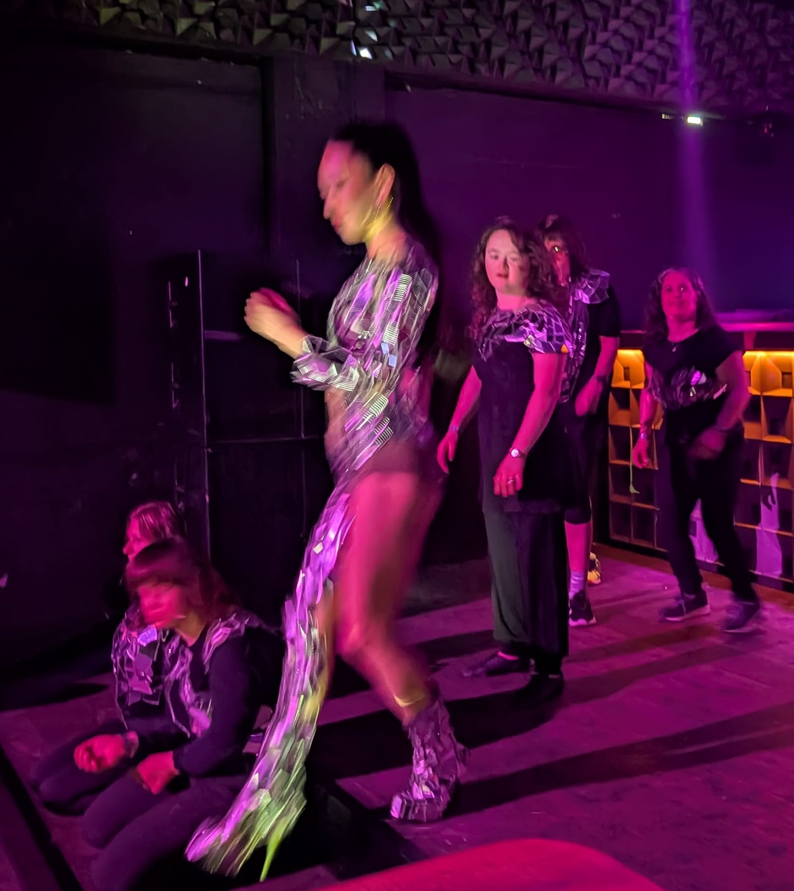 Dance Show – Moment 1