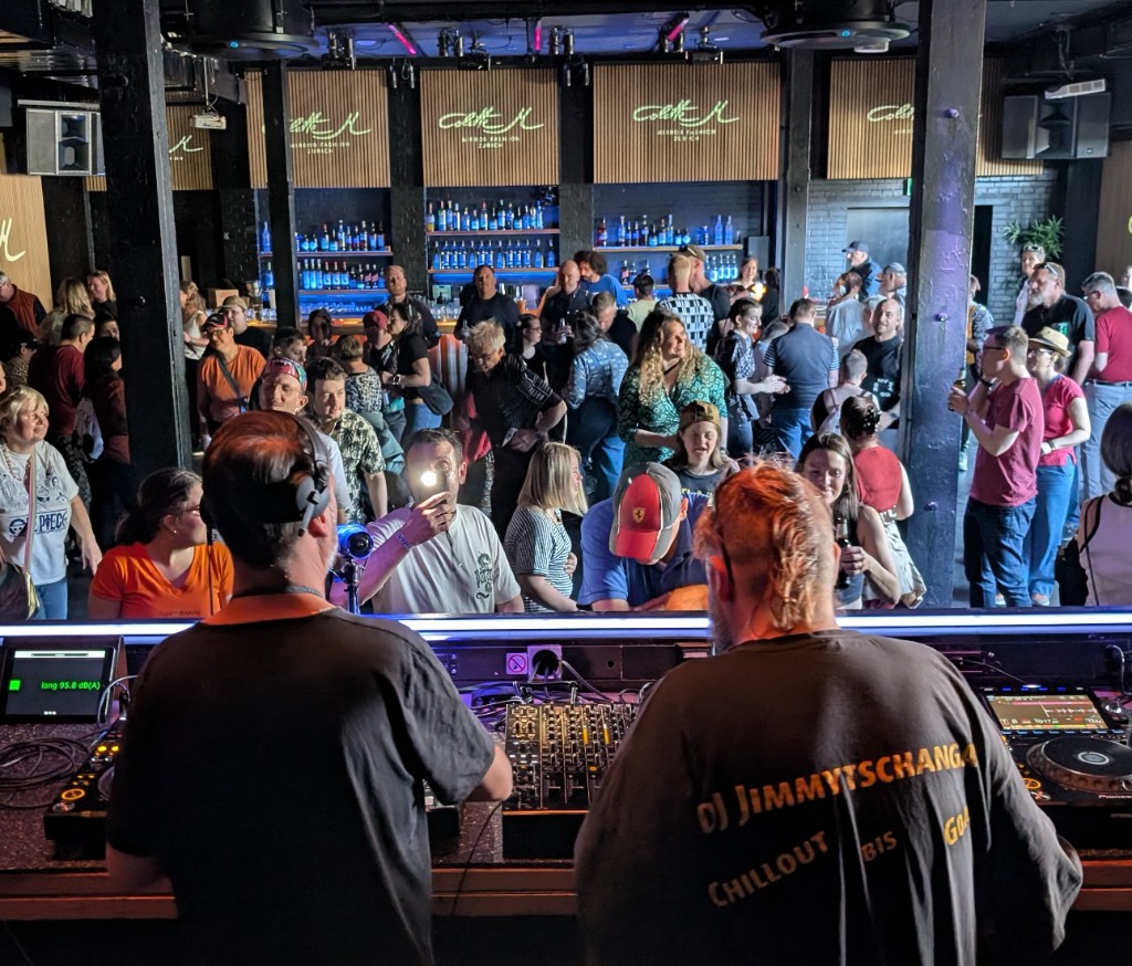 INCLUSIONS 2 – Happy Party-Stimmung am DJ-Pult, Vorgeschmack auf INCLUSIONS 3